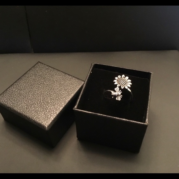 Sterling Silver Bee & Sunflower Ring - Picture 13 of 14